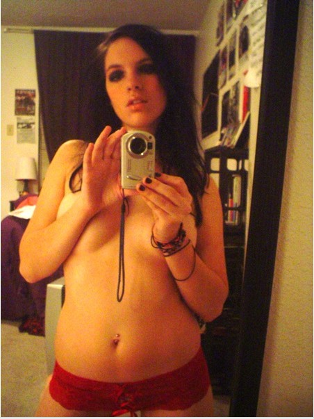 Подборка девиц с красивыми дойками, позирующих перед зеркалом порно фото